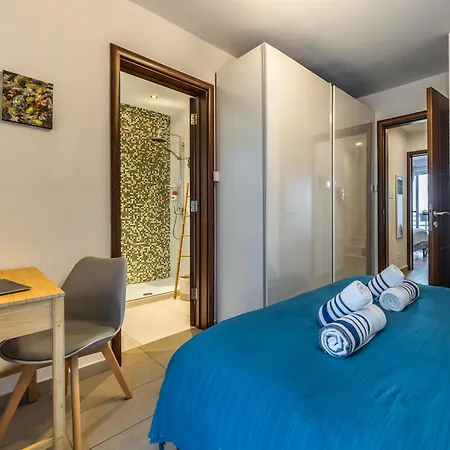 Vibrant Penthouse With Terrace St Julians Sleeps 4 *