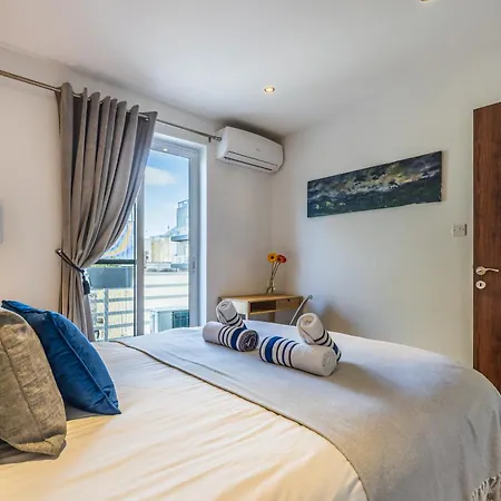 Apartamento Vibrant Penthouse With Terrace St Julians Sleeps 4