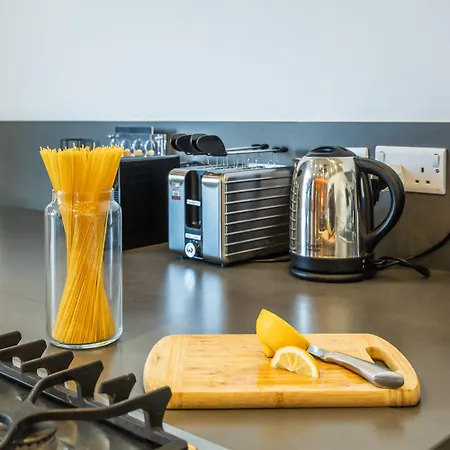 Vibrant Penthouse With Terrace St Julians Sleeps 4