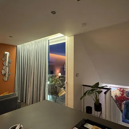 Vibrant Penthouse With Terrace St Julians Sleeps 4 *