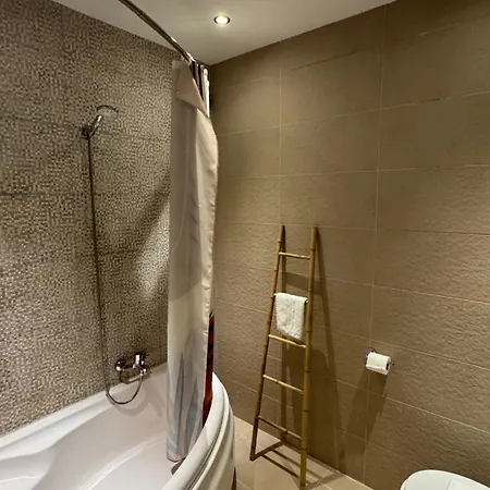 Vibrant Penthouse With Terrace St Julians Sleeps 4 *