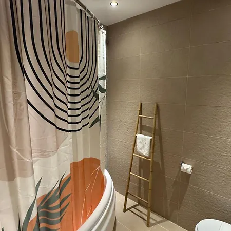 Vibrant Penthouse With Terrace St Julians Sleeps 4 Apartamento San Julián